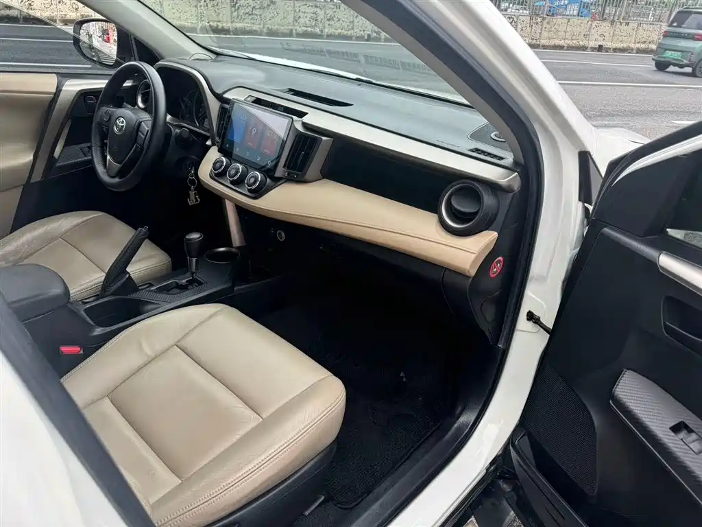 Toyota RAV4 2015 — фото 6