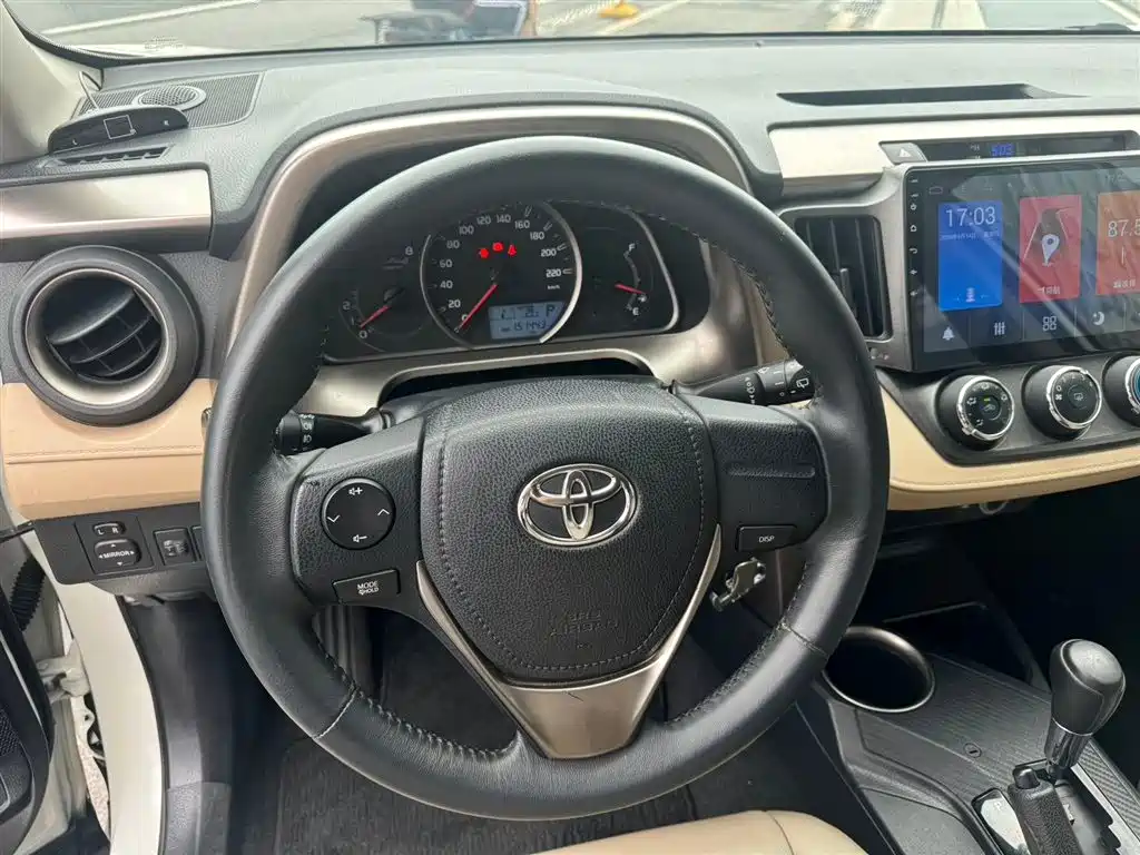 Toyota RAV4 2015 — фото 9