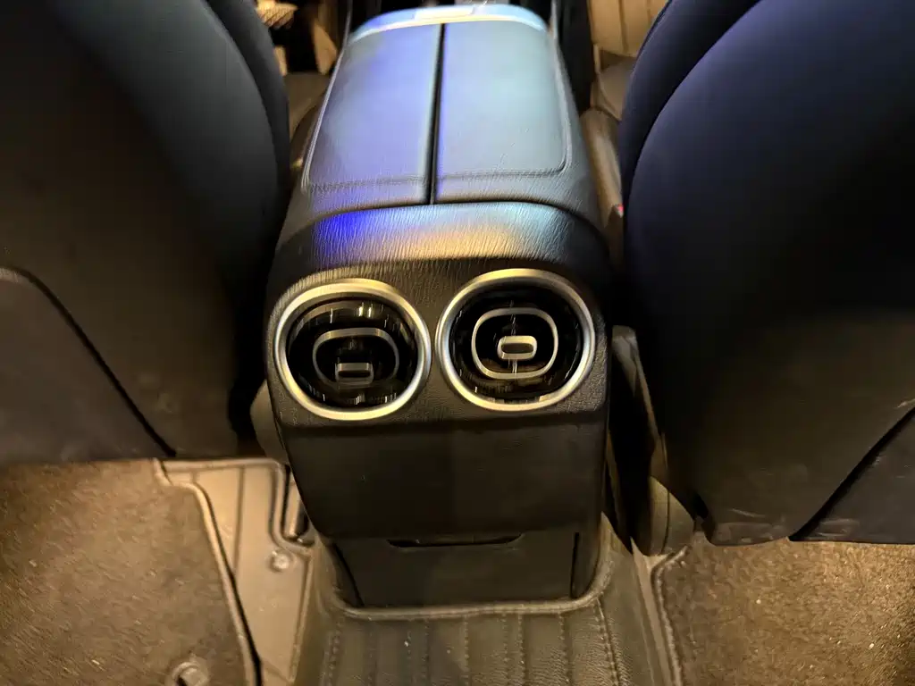 Mercedes-Benz C-Class 2023 — фото 14
