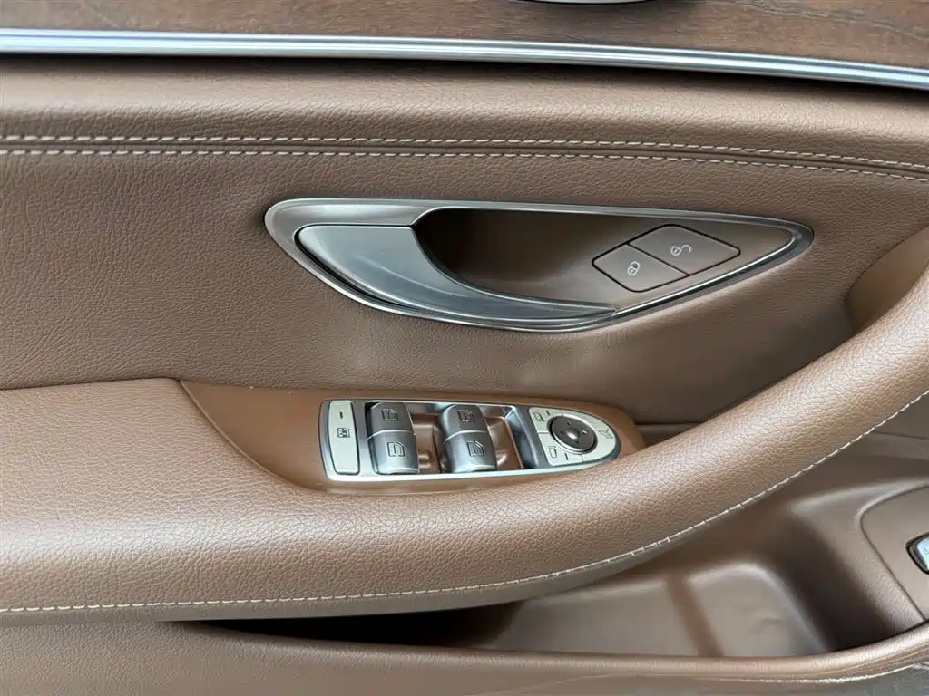 Mercedes-Benz E-Class 2017 — фото 11