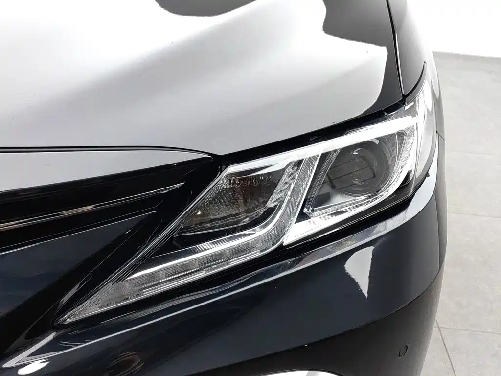Toyota Camry 2022 — фото 7