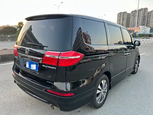 Honda Elysion 2015