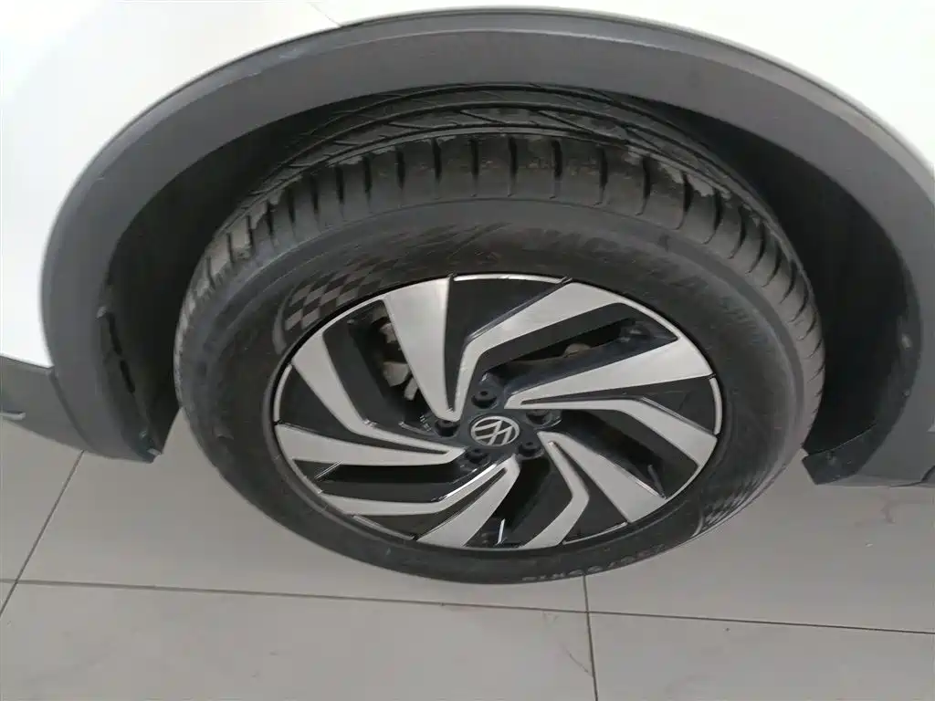 Volkswagen Tiguan L 2023 — фото 23
