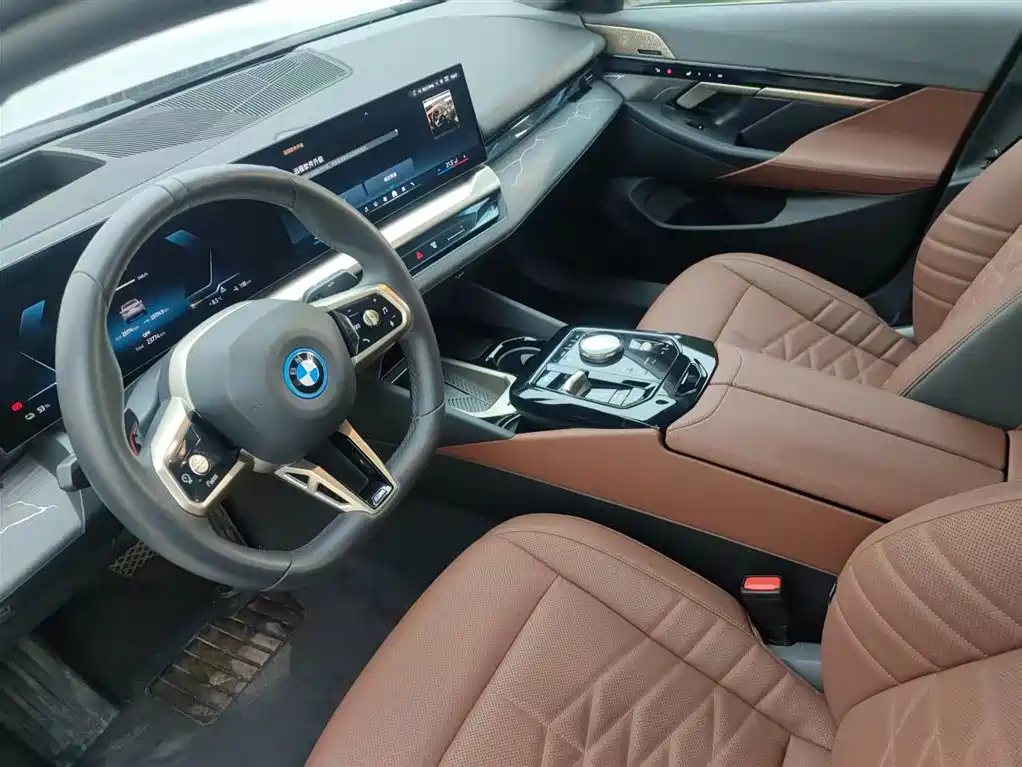 BMW i5 2025 — фото 8