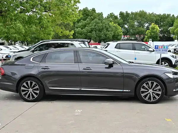 Volvo S90 Plug-In Hybrid 2021