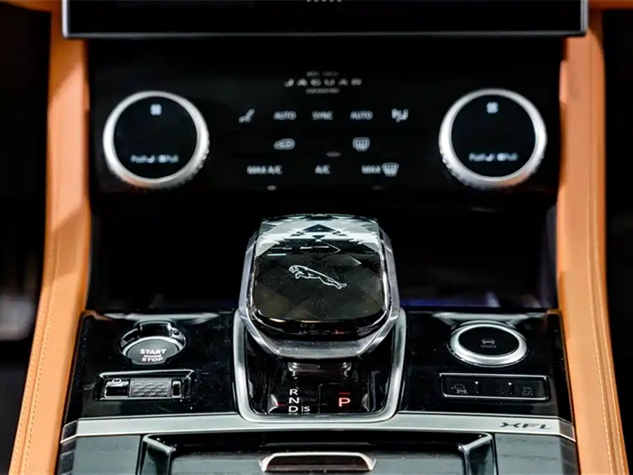 Jaguar XFL 2024 — фото 17
