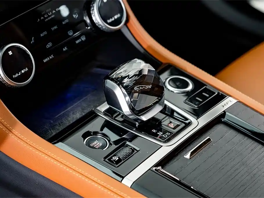 Jaguar XFL 2024 — фото 14