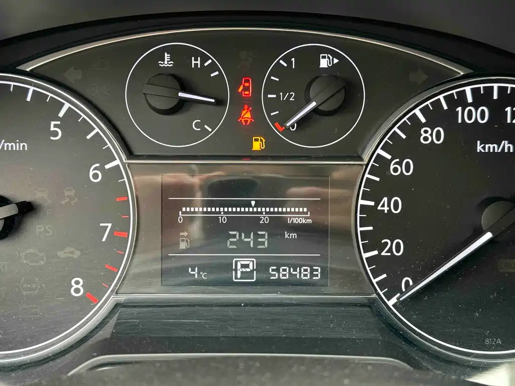 Nissan Tiida 2015 — фото 10
