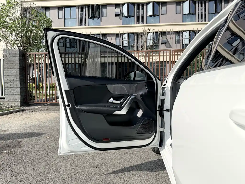 Mercedes-Benz A-Class 2019 — фото 4