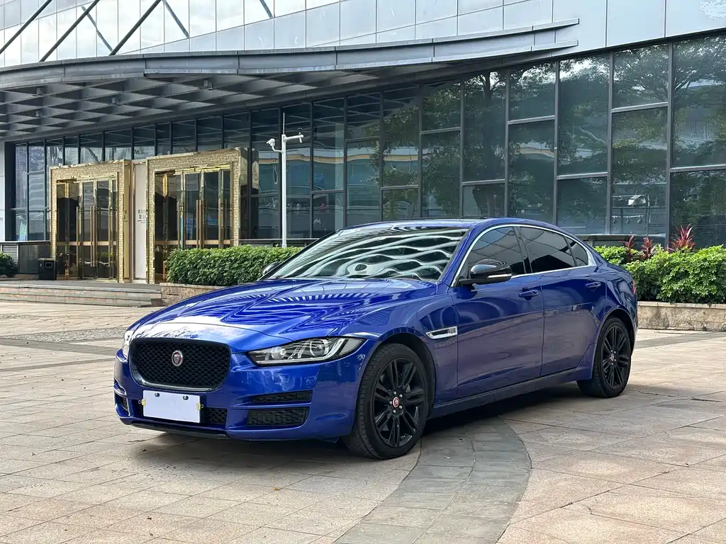 Jaguar XEL 2018 — фото 1