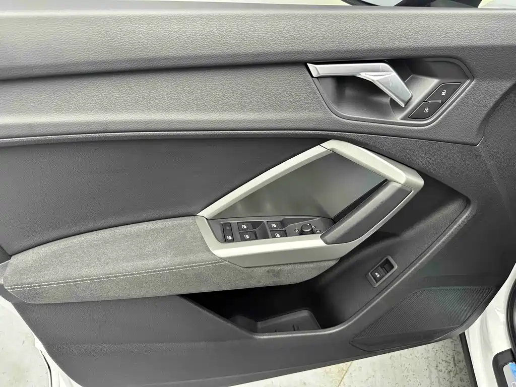 Audi Q3 2023 — фото 10