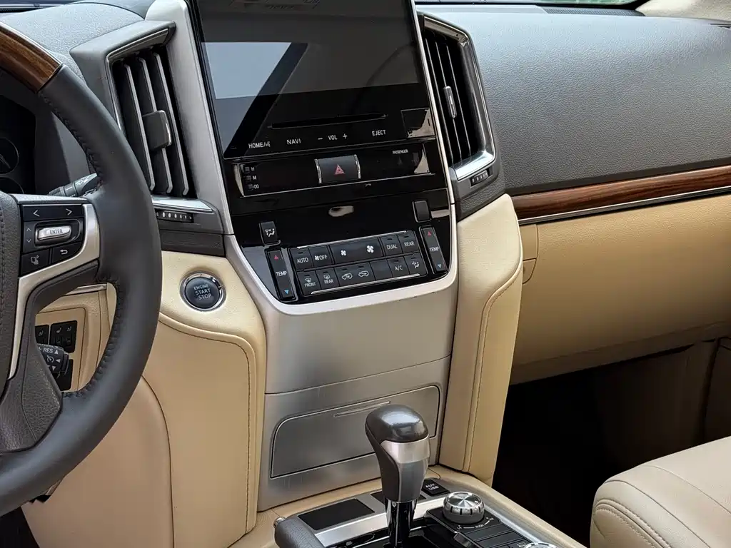 Toyota Land Cruiser 2017 — фото 7