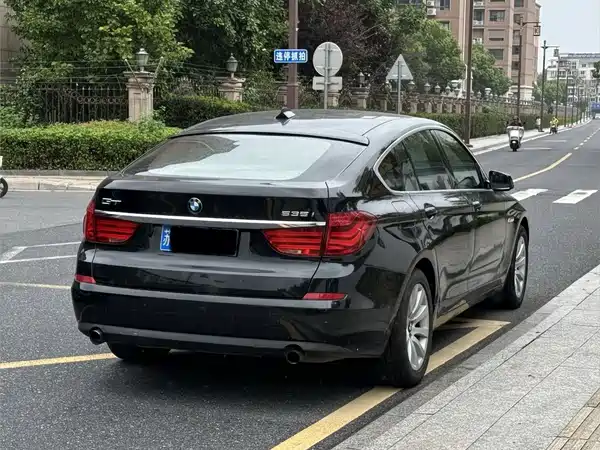 BMW 5 Series GT 2012