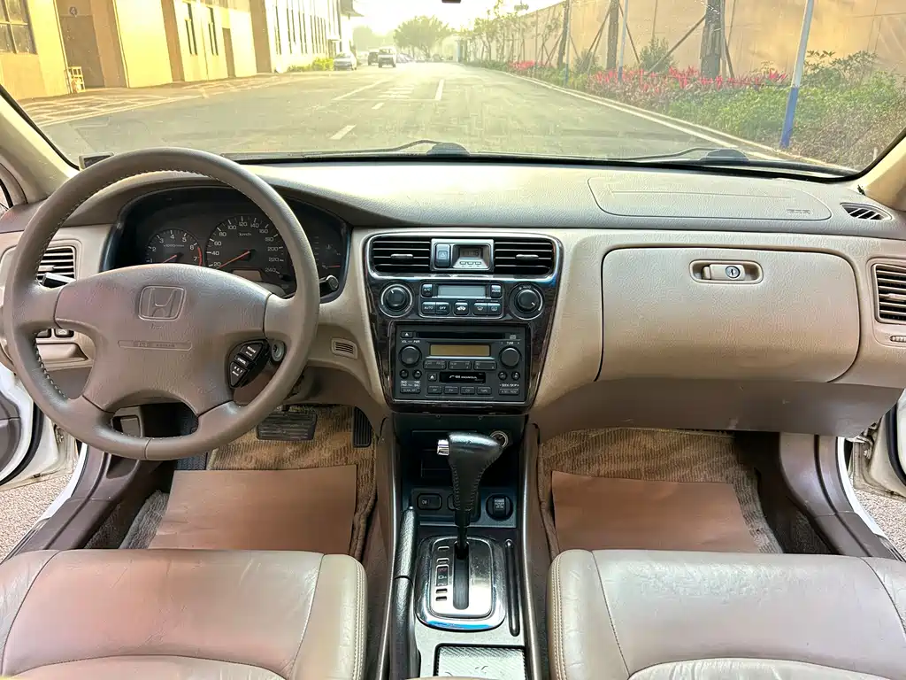 Honda Accord 2001 — фото 12