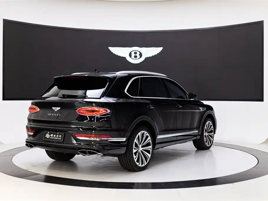 Bentley Bentayga 2023 — фото 4
