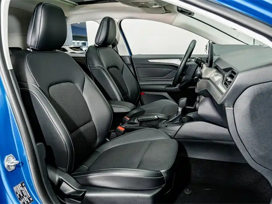 Ford Focus 2019 — фото 19