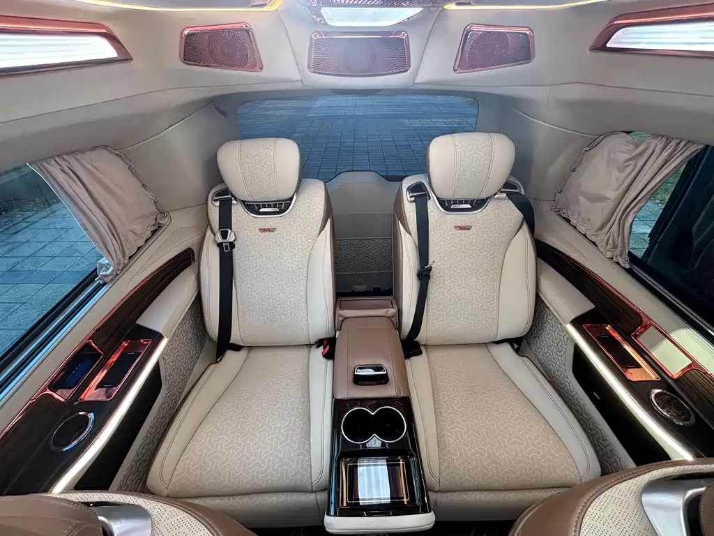 Mercedes-Benz V-Class 2021 — фото 14