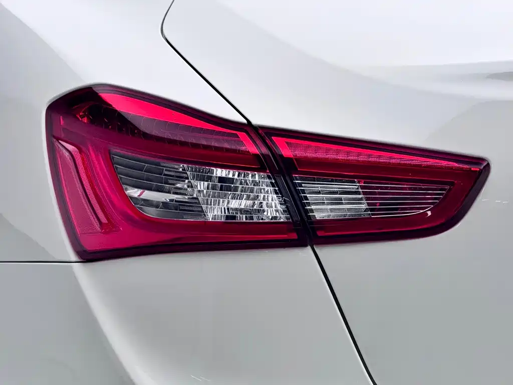 Maserati Ghibli 2017 — фото 17