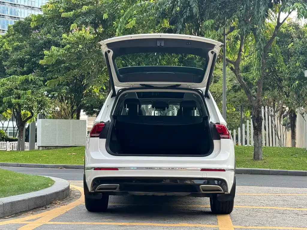 Volkswagen Tiguan L 2021 — фото 17