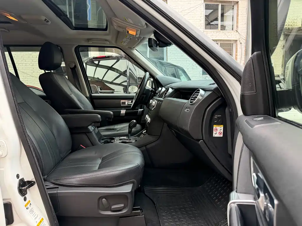 Land Rover Discovery 2014 — фото 11
