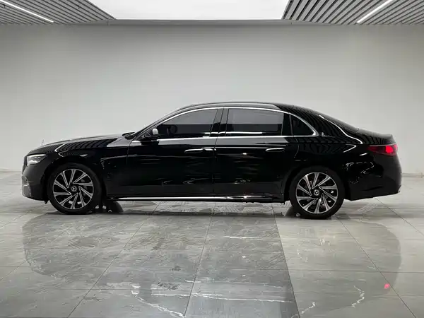Mercedes-Benz E-Class 2024