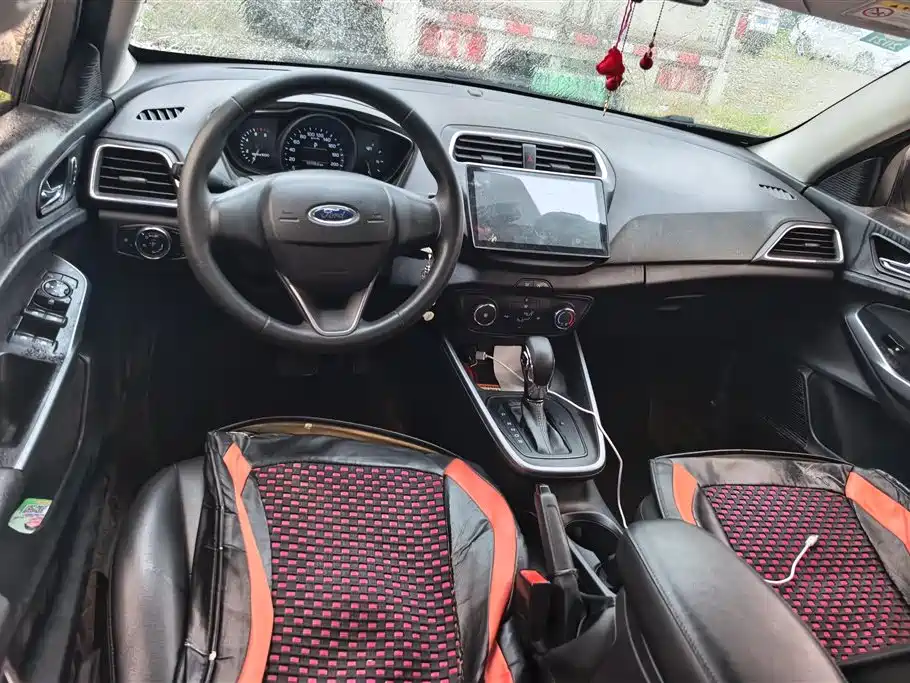 Ford Escort 2019 — фото 12