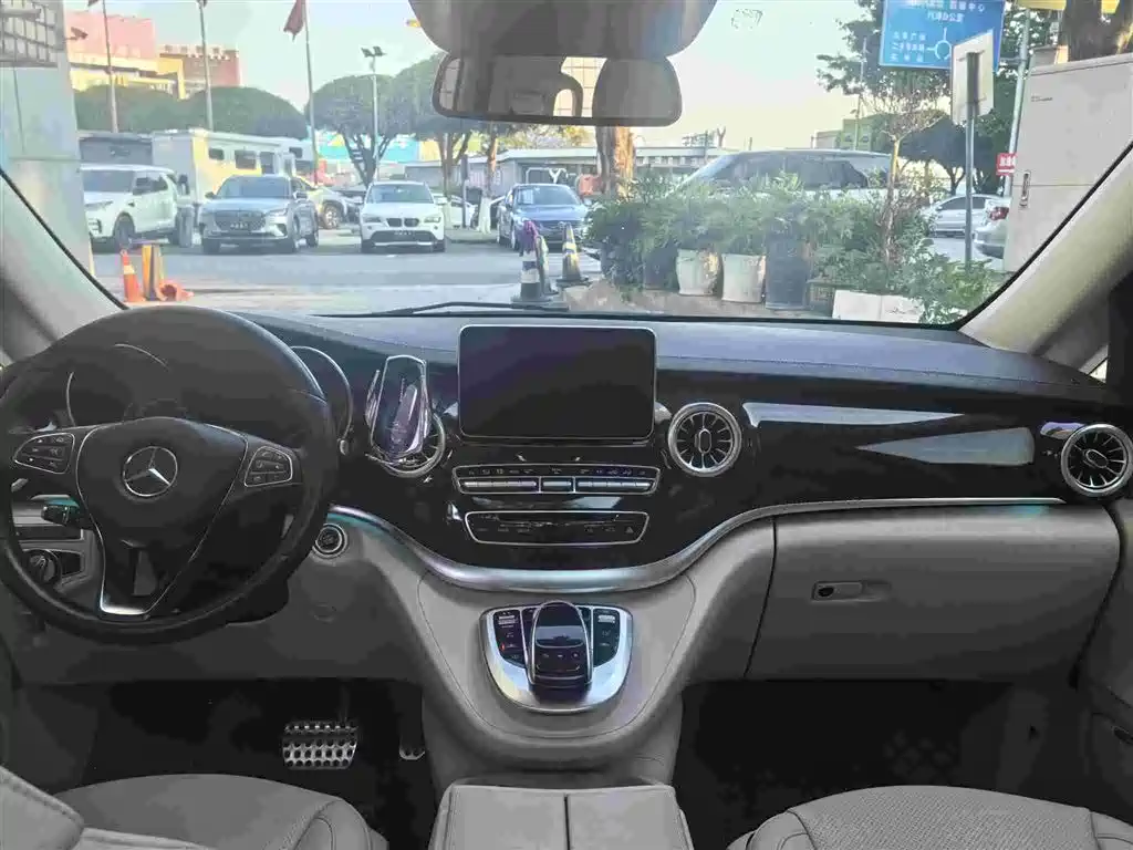 Mercedes-Benz V-Class 2019 — фото 11