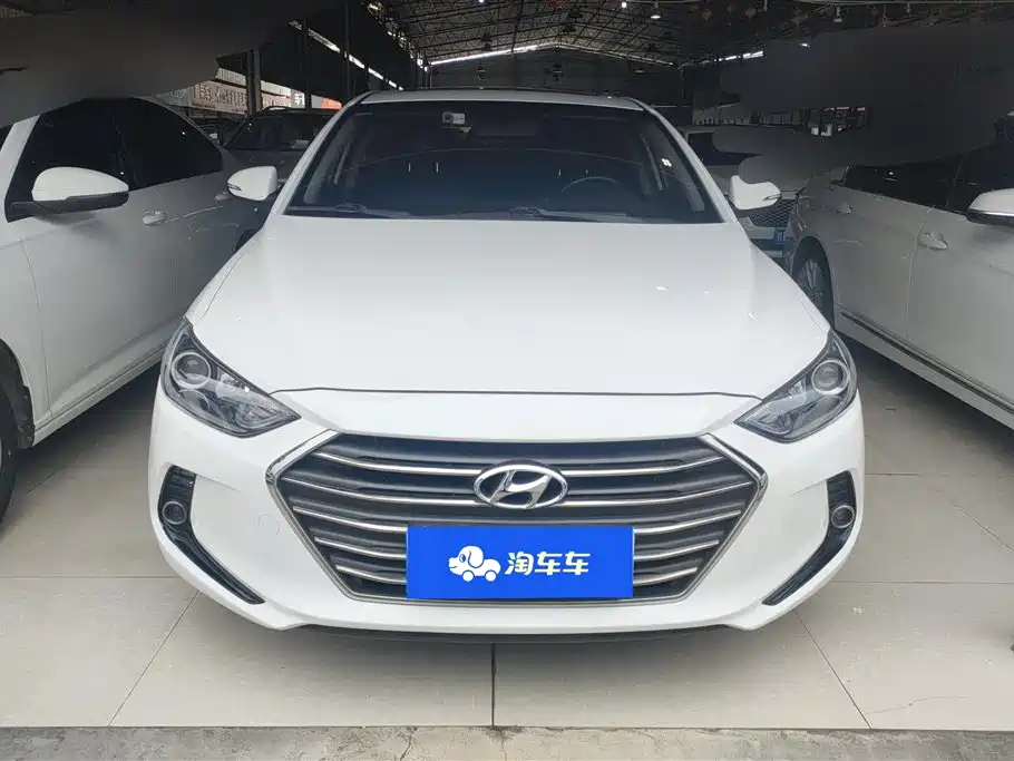 Hyundai Elantra 2019 — фото 2