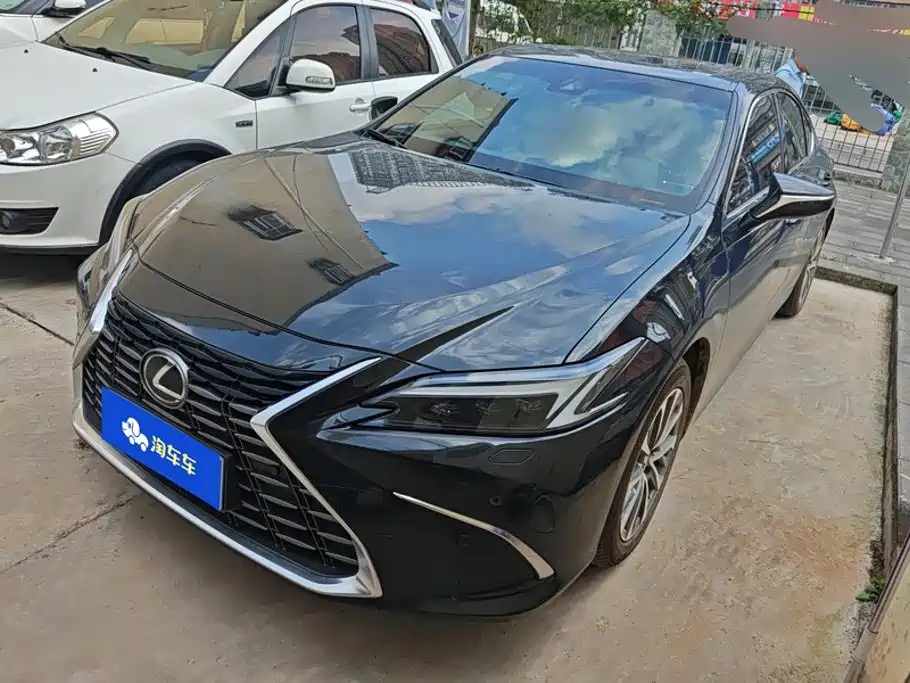 Lexus ES 2025 — фото 1