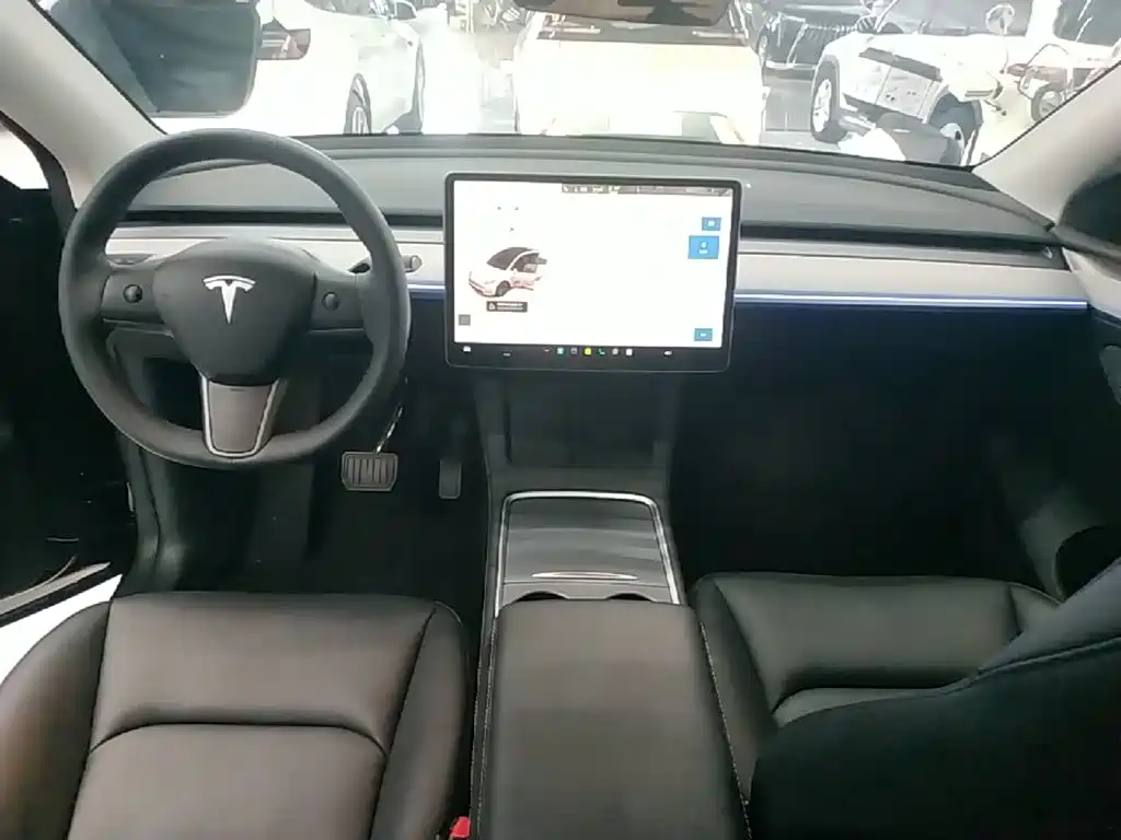 Tesla Model Y 2024 — фото 10