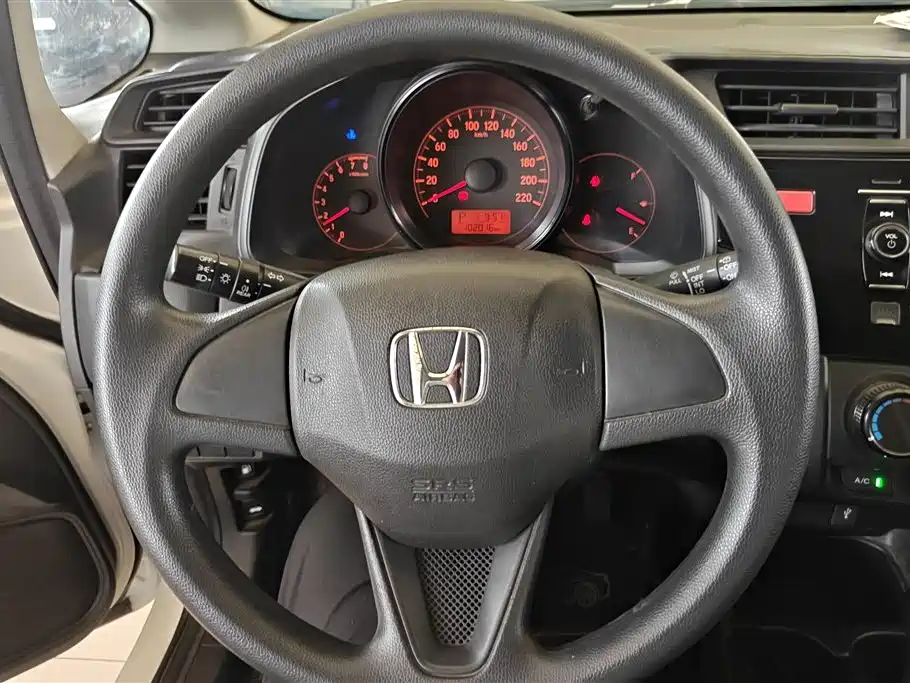 Honda Fit 2016 — фото 13