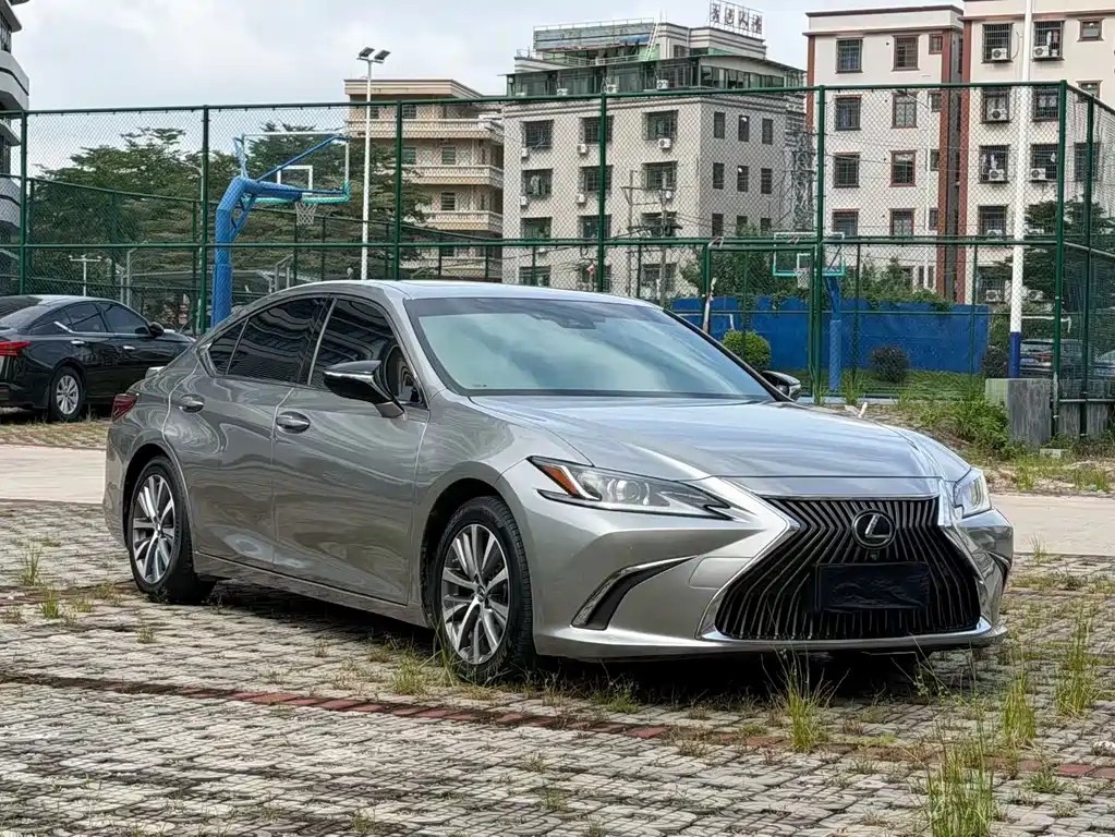 Lexus ES 2018 — фото 3