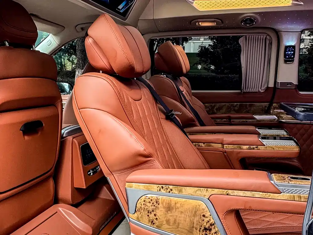 Mercedes-Benz V-Class 2023 — фото 30