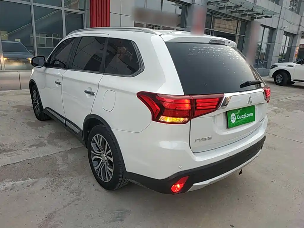 Mitsubishi Outlander 2017 — фото 5