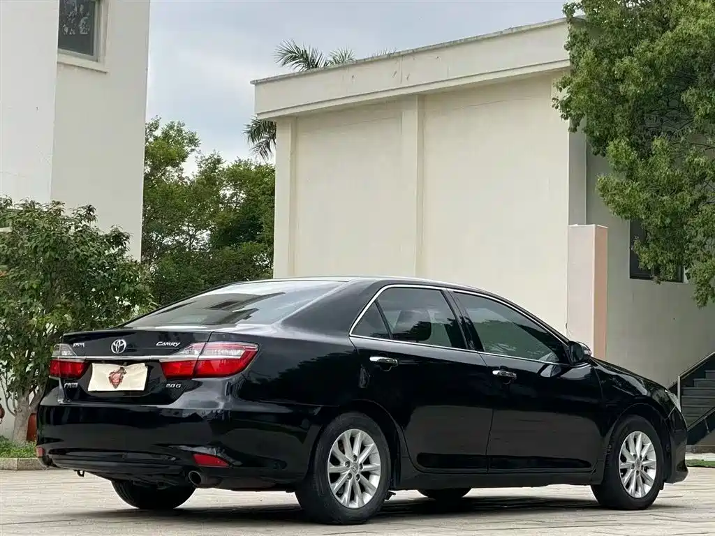 Toyota Camry 2016 — фото 9