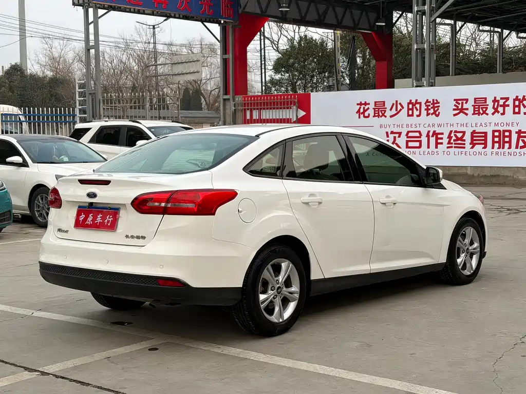 Ford Focus 2016 — фото 18