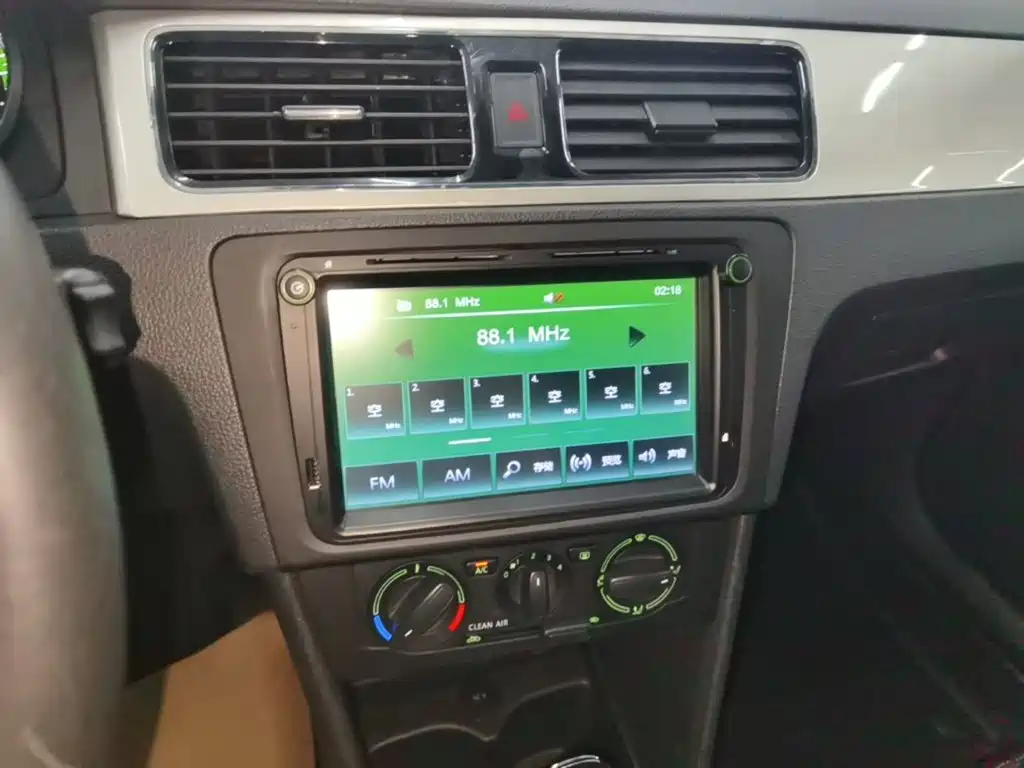 Skoda Rapid Spaceback 2018 — фото 13