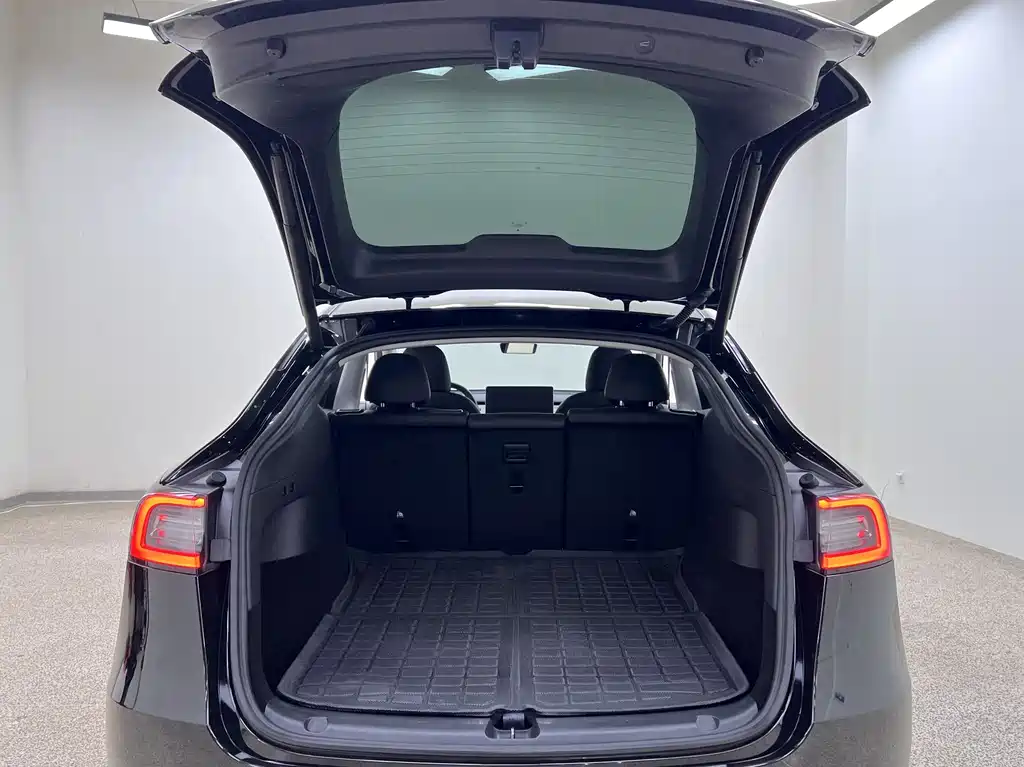 Tesla Model Y 2022 — фото 21