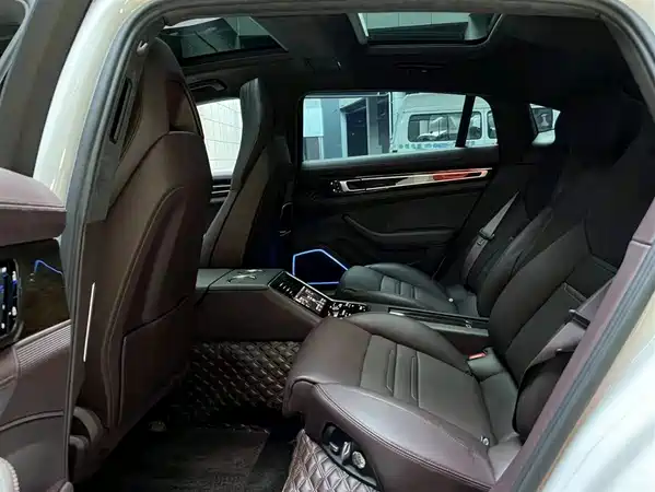 Porsche Panamera 2021