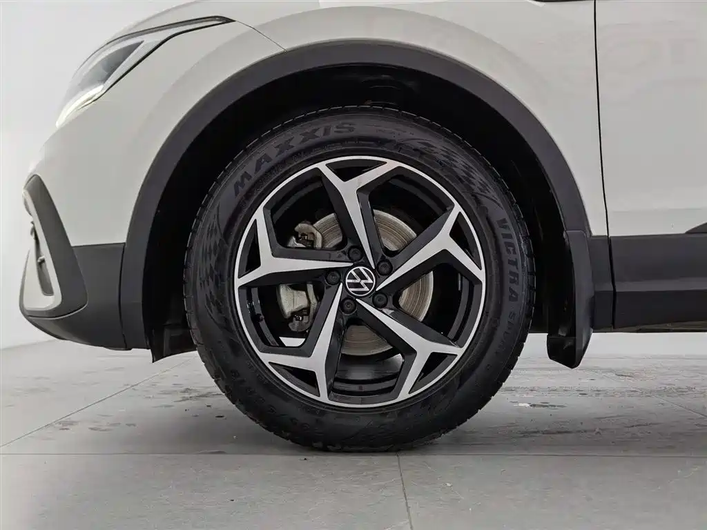 Volkswagen Tiguan L 2023 — фото 17