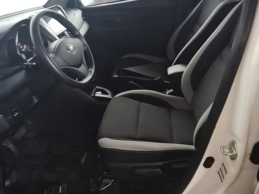 Toyota Yaris L 2021 — фото 15
