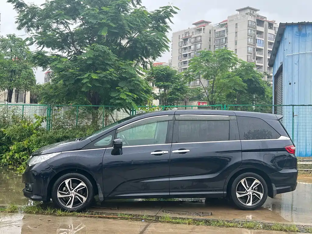 Honda Odyssey 2017 — фото 3