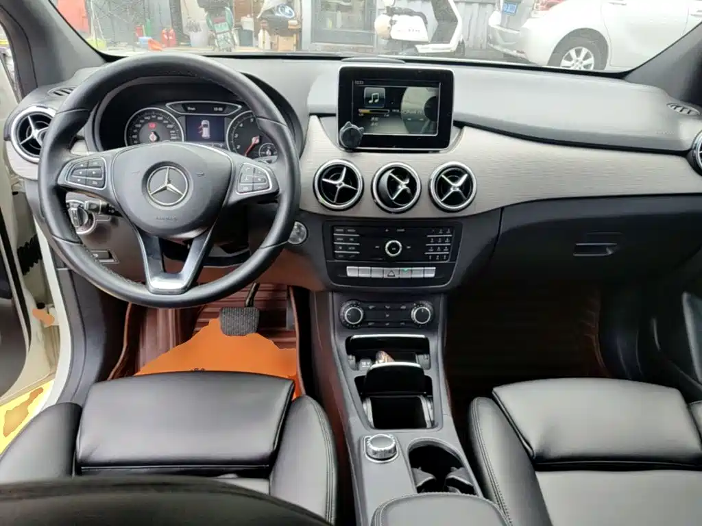 Mercedes-Benz B-Class 2016 — фото 10