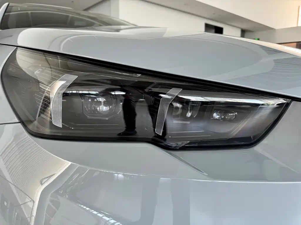 BMW M5 New Energy — фото 13