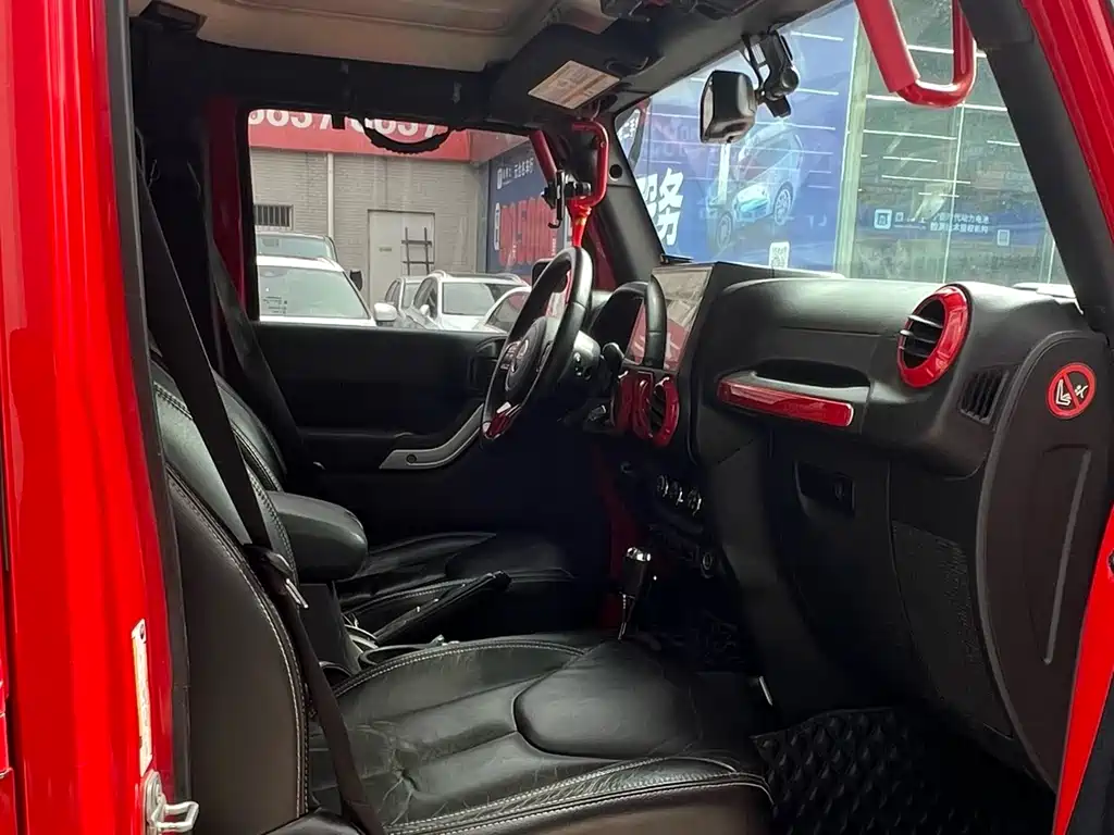 Jeep Wrangler 2015 — фото 16