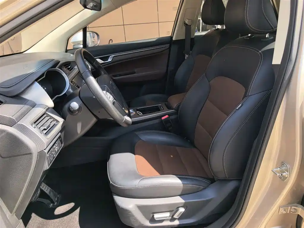 Geely Emgrand GS 2017 — фото 15