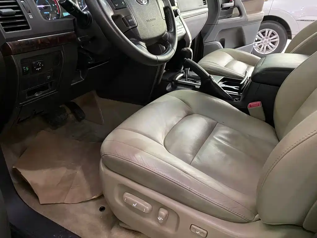 Toyota Land Cruiser 2010 — фото 17