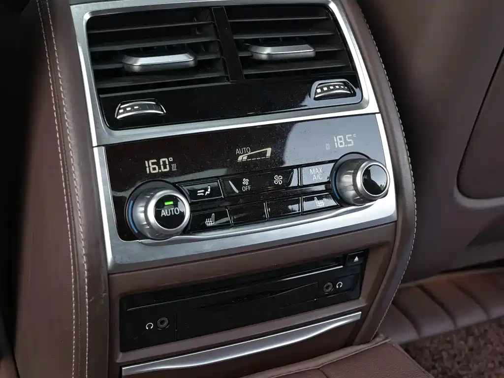 BMW 7 Series 2016 — фото 25