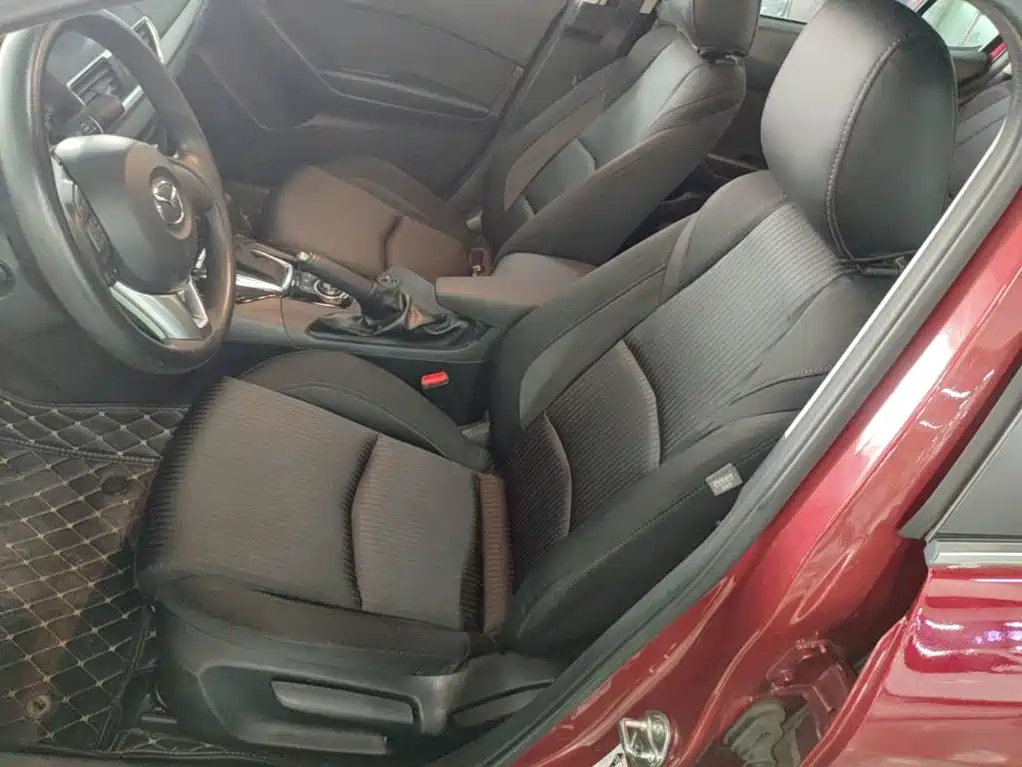Mazda 3 Axela 2016 — фото 15