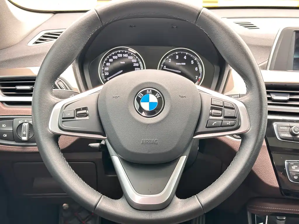 BMW X1 2019 — фото 12